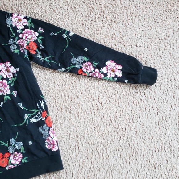 Super Cute H&M Cotton Sweatshirt Black with Pretty Pink Red Green Floral Flowers - Picture 8 of 12